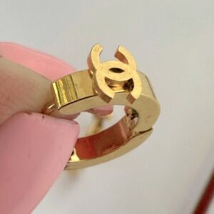 Fashion Jewelry Gold Logo Stud Earrings .